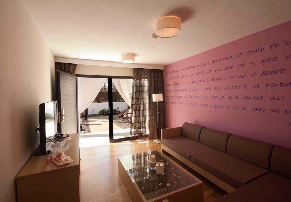 R2 Romantic Fantasia Dreams & Suites Hotel (Adults Only) Tarajalejo Exterior photo